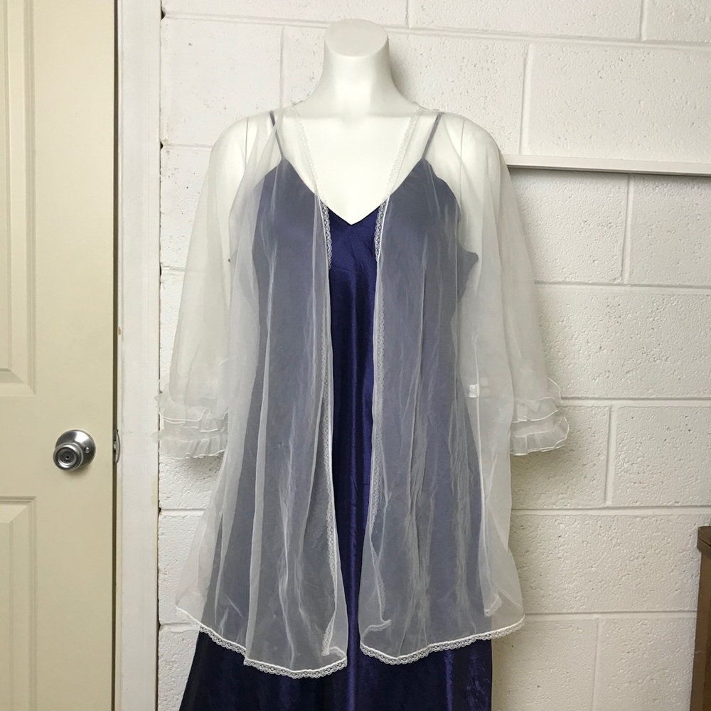 Vintage Feminine white sheer ruffled robe night